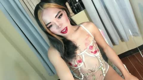 Snapshot of your_girl_yeka chatting on June 27, 9:25 am your_girl_yeka online show from June 27, 9:25 am