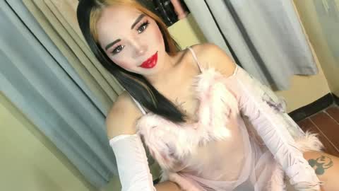 Snapshot of your_girl_yeka chatting on July 2, 8:53 am your_girl_yeka online show from July 2, 8:53 am