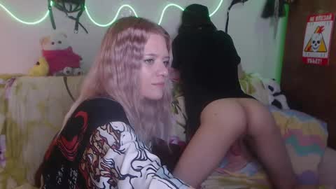 Snapshot of your_horny_friends chatting on March 12, 9:56 pm Your Horny Friends online show from March 12, 9:56 pm