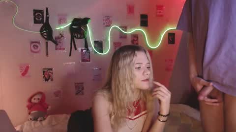 Snapshot of your_horny_friends chatting on October 28, 5:26 pm Your Horny Friends online show from October 28, 5:26 pm