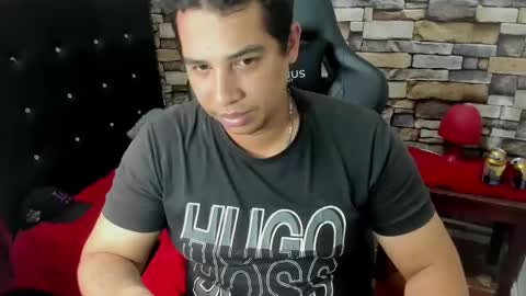 Snapshot of your_hot_friend69 chatting on February 26, 9:27 pm David online show from February 26, 9:27 pm