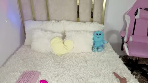 Isa online show from January 12, 9:09 pm