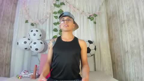 Snapshot of your_kitty_boy chatting on June 29, 7:36 pm your_kitty_boy online show from June 29, 7:36 pm