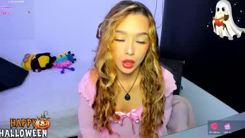 Snapshot of your_little_ chatting on October 31, 11:00 am your_little_ online show from October 31, 11:00 am