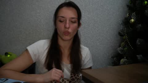 Snapshot of your_little_flexible_girl chatting on December 23, 9:29 pm Meri online show from December 23, 9:29 pm