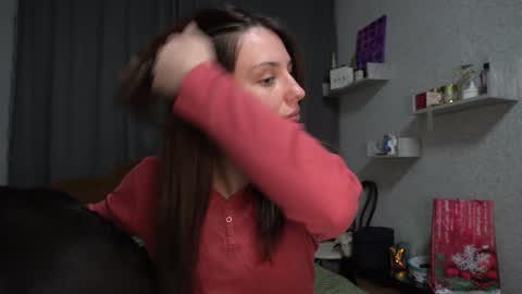 Snapshot of your_little_flexible_girl chatting on January 4, 9:52 pm Meri online show from January 4, 9:52 pm