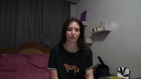 Snapshot of your_little_flexible_girl chatting on January 25, 9:35 pm Meri online show from January 25, 9:35 pm