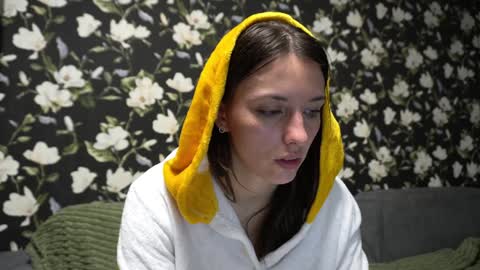 Snapshot of your_little_flexible_girl chatting on February 8, 12:17 am Meri online show from February 8, 12:17 am