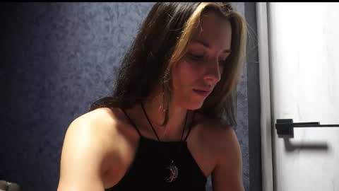 Snapshot of your_little_flexible_girl chatting on November 25, 9:04 pm Meri online show from November 25, 9:04 pm