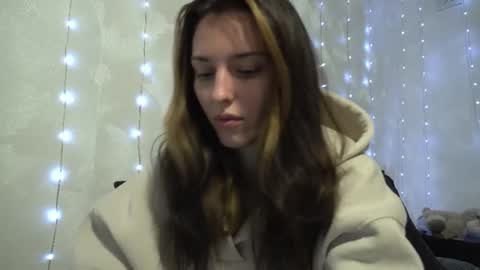 Snapshot of your_little_flexible_girl chatting on February 10, 9:41 pm Meri online show from February 10, 9:41 pm