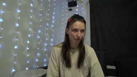 Snapshot of your_little_flexible_girl chatting on February 13, 9:55 pm Meri online show from February 13, 9:55 pm