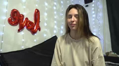 Snapshot of your_little_flexible_girl chatting on February 15, 9:00 pm Meri online show from February 15, 9:00 pm