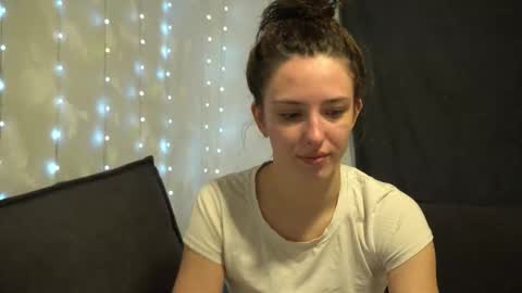 Snapshot of your_little_flexible_girl chatting on March 15, 8:48 pm Meri online show from March 15, 8:48 pm
