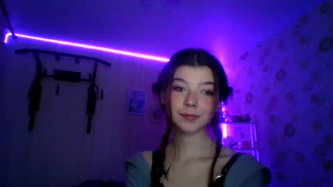 Snapshot of your_little_sophie_ chatting on March 19, 10:14 pm sophie online show from March 19, 10:14 pm