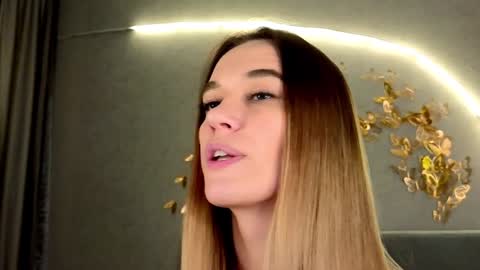 Jessica Loyd online show from January 23, 1:35 pm