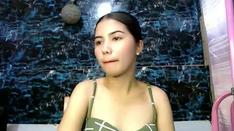 your_petite_miah07 online show from February 23, 3:26 am
