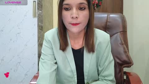 Snapshot of your_priya_77 chatting on January 6, 7:13 pm sonam online show from January 6, 7:13 pm