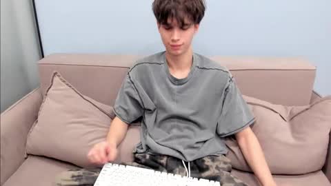 your_shy_guy online show from October 30, 6:15 am