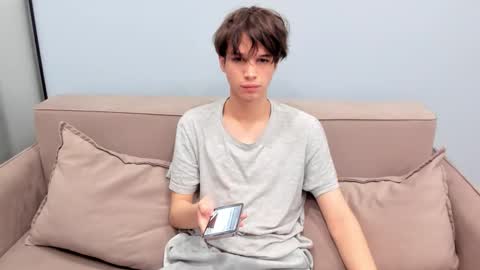 your_shy_guy online show from November 22, 8:24 am