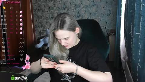 Snapshot of your_small_bunny chatting on March 11, 7:04 am Molly online show from March 11, 7:04 am