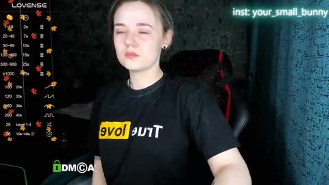 Snapshot of your_small_bunny chatting on December 2, 2:06 am Molly online show from December 2, 2:06 am