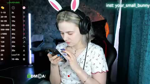 Snapshot of your_small_bunny chatting on May 8, 2:17 am Molly online show from May 8, 2:17 am