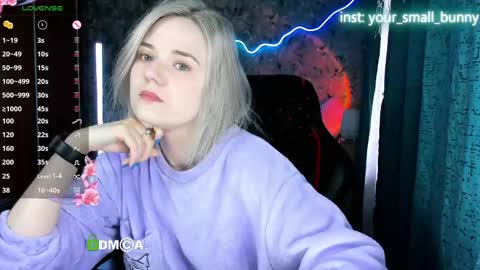 Snapshot of your_small_bunny chatting on May 18, 2:07 am Molly online show from May 18, 2:07 am