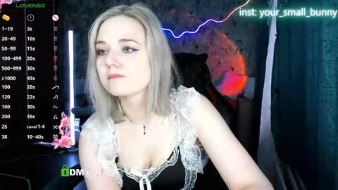Snapshot of your_small_bunny chatting on May 24, 2:05 am Molly online show from May 24, 2:05 am