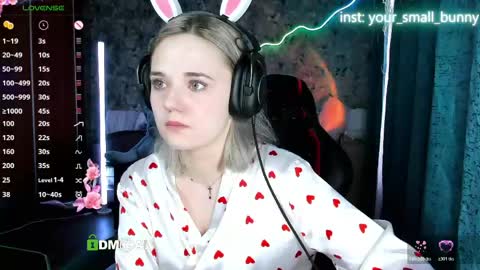 Snapshot of your_small_bunny chatting on May 30, 2:41 am Molly online show from May 30, 2:41 am