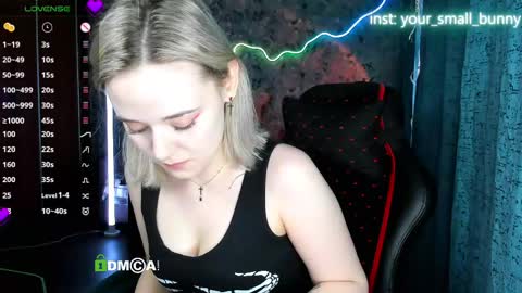 Snapshot of your_small_bunny chatting on June 7, 2:05 am Molly online show from June 7, 2:05 am