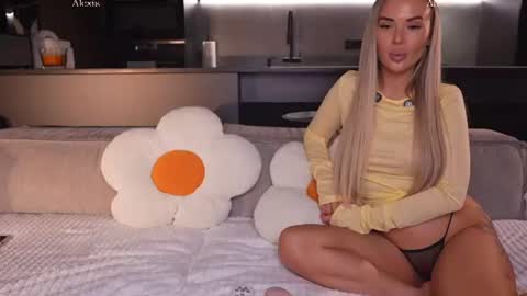 Snapshot of your_wild_lexi chatting on July 30, 9:58 pm Alexis online show from July 30, 9:58 pm
