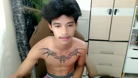 yourasian_eric online show from February 16, 5:09 pm