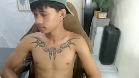 Snapshot of yourasian_eric chatting on July 22, 5:10 am yourasian_eric online show from July 22, 5:10 am