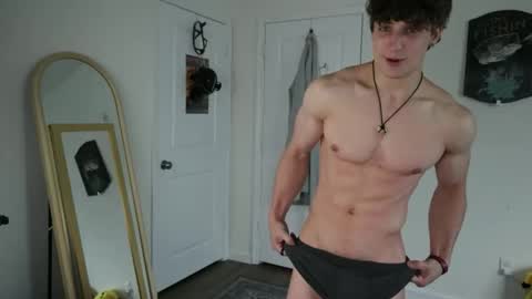 Snapshot of yourbigitalianstallion chatting on June 10, 11:24 pm Ben online show from June 10, 11:24 pm