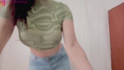 insta  yourboniee online show from February 12, 4:22 pm