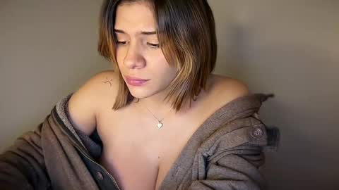 yourcutemolly__ online show from June 5, 6:52 am