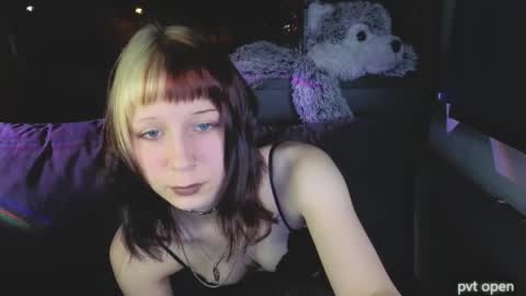 Snapshot of yourcutiegoth chatting on April 18, 7:07 pm Vasilisa online show from April 18, 7:07 pm