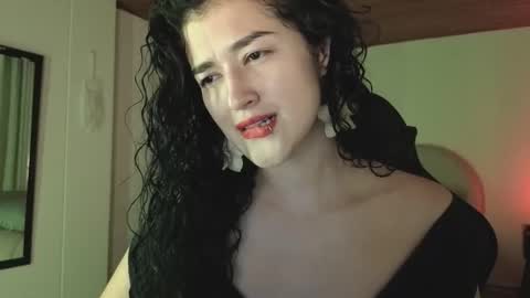 yourdreamgirl2025 online show from May 14, 11:33 pm