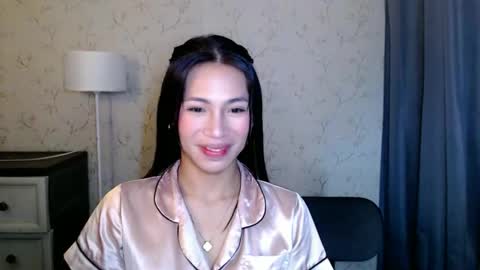 Snapshot of yourdreamgirlgwen chatting on May 19, 5:52 pm GWENI online show from May 19, 5:52 pm