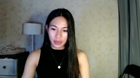 Snapshot of yourdreamgirlgwen chatting on June 1, 6:04 am GWENI online show from June 1, 6:04 am