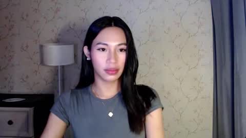 Snapshot of yourdreamgirlgwen chatting on June 2, 1:02 pm GWENI online show from June 2, 1:02 pm