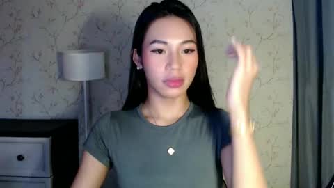Snapshot of yourdreamgirlgwen chatting on June 3, 1:19 am GWENI online show from June 3, 1:19 am