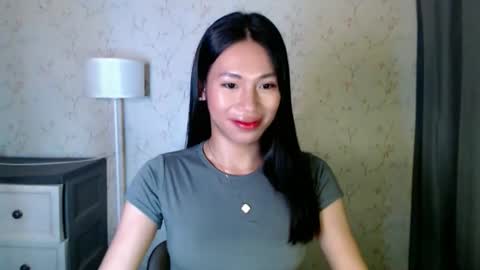 Snapshot of yourdreamgirlgwen chatting on June 8, 1:28 am GWENI online show from June 8, 1:28 am
