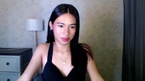 Snapshot of yourdreamgirlgwen chatting on June 10, 6:29 pm GWENI online show from June 10, 6:29 pm