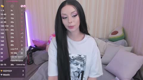 Snapshot of youreyesgazm chatting on December 17, 8:34 am Mary online show from December 17, 8:34 am