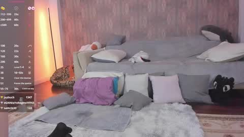 Snapshot of youreyesgazm chatting on February 25, 12:03 pm Mary online show from February 25, 12:03 pm