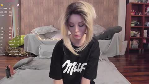 Snapshot of youreyesgazm chatting on November 8, 10:48 am Mary online show from November 8, 10:48 am