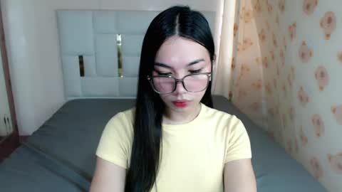 Snapshot of yourfantasy_girl chatting on August 4, 5:43 am jenlie online show from August 4, 5:43 am