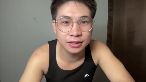 yourfantasyyy_ online show from March 10, 11:42 am