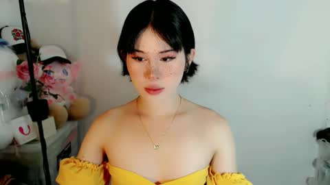 Snapshot of yourfavorateella chatting on October 9, 2:42 am PrettyElla online show from October 9, 2:42 am